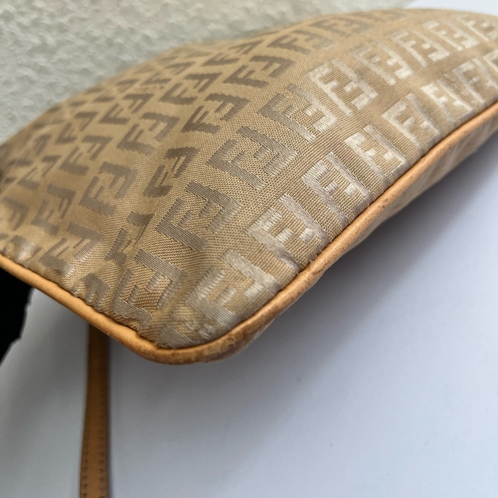 Fendi Beige Crossbody Bag with Charm - Picture 4 of 10